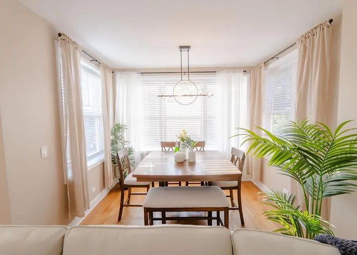 Luxury 9 Bedroom Mins From Downtown And The Villa