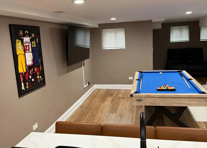 Luxury 9 Bedroom Mins From Downtown And The *
