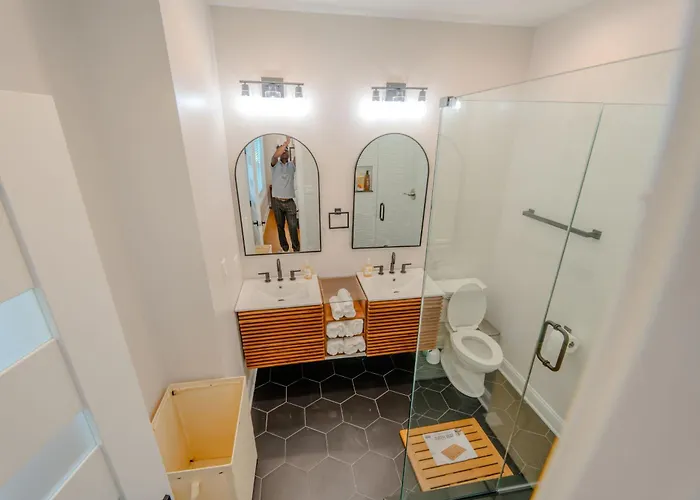 Luxury 9 Bedroom Mins From Downtown And The Villa *