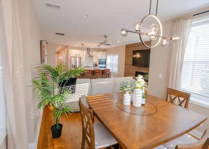 Luxury 9 Bedroom Mins From Downtown And The *