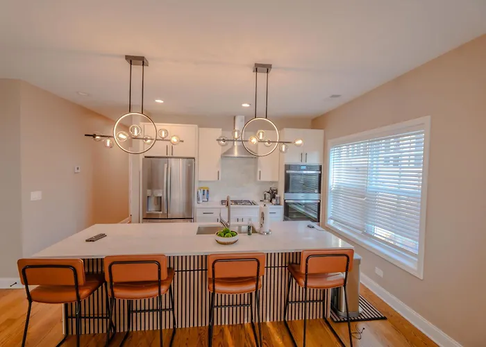Luxury 9 Bedroom Mins From Downtown And The Villa