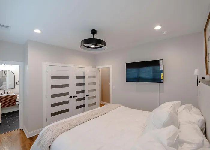 Luxury 9 Bedroom Mins From Downtown And The Villa *