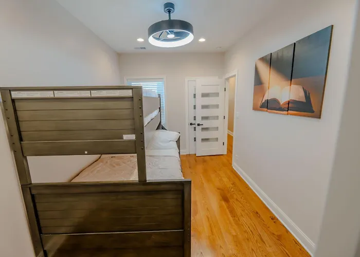 Luxury 9 Bedroom Mins From Downtown And The Villa