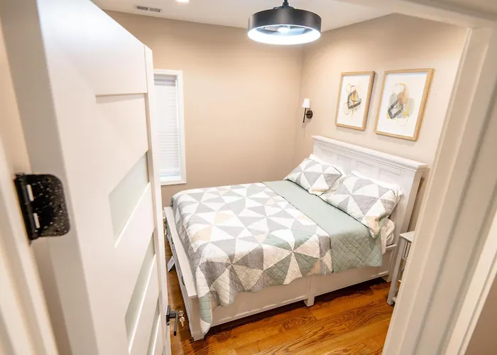 Luxury 9 Bedroom Mins From Downtown And The Villa