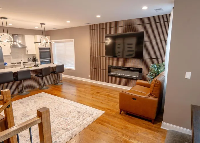 Luxury 9 Bedroom Mins From Downtown And The *