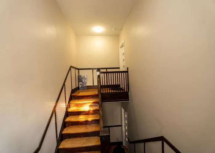 Luxury 9 Bedroom Mins From Downtown And The