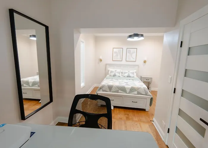 Luxury 9 Bedroom Mins From Downtown And The Chicago