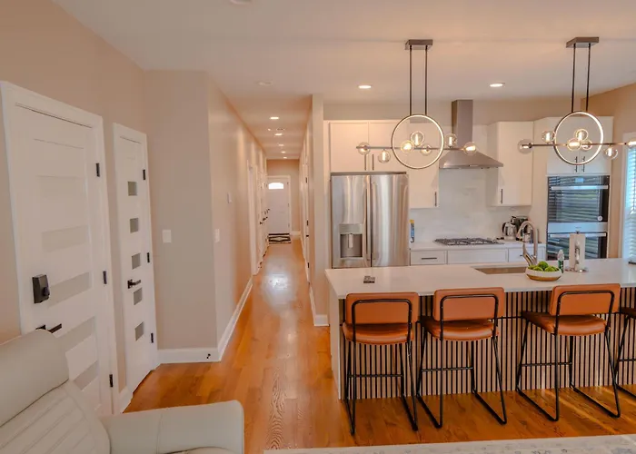 Luxury 9 Bedroom Mins From Downtown And The *