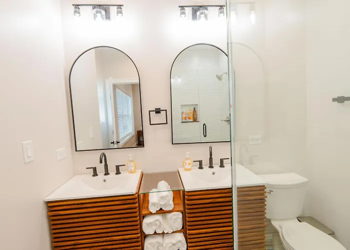 Villa Luxury 9 Bedroom Mins From Downtown And The *