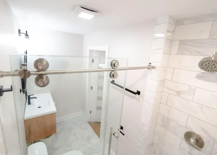 Luxury 9 Bedroom Mins From Downtown And The Villa