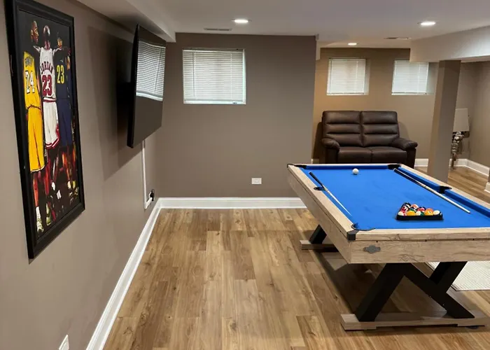 Luxury 9 Bedroom Mins From Downtown And The *