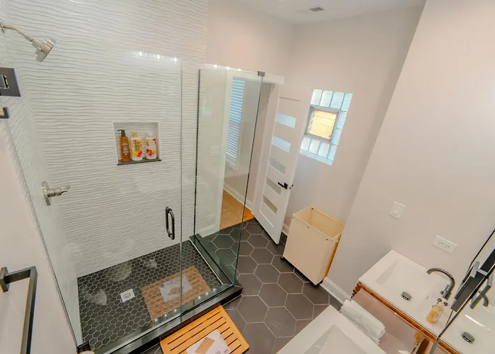 Luxury 9 Bedroom Mins From Downtown And The *