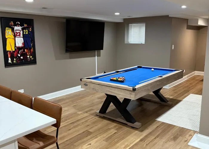 Villa Luxury 9 Bedroom Mins From Downtown And The Chicago