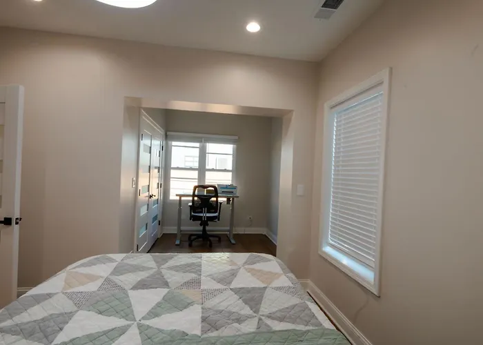Luxury 9 Bedroom Mins From Downtown And The Chicago