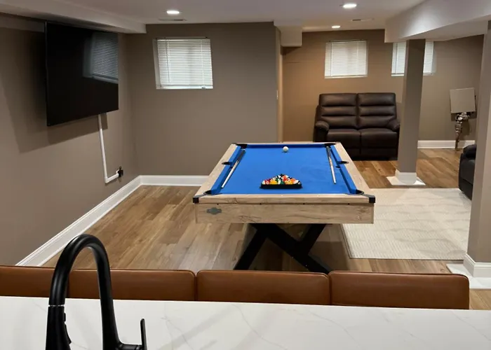 Luxury 9 Bedroom Mins From Downtown And The Villa
