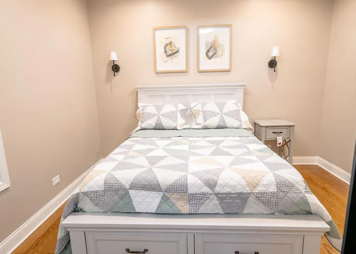 Luxury 9 Bedroom Mins From Downtown And The Chicago